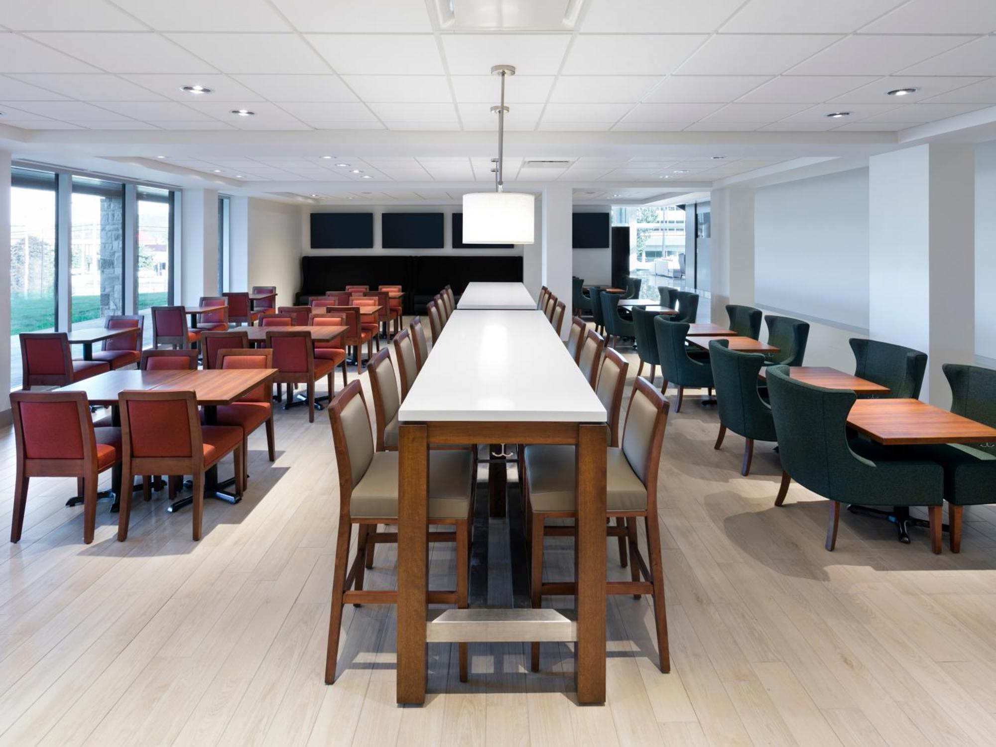 Otl Gouverneur Sherbrooke Ngoại thất bức ảnh The dining room at the new residence hall