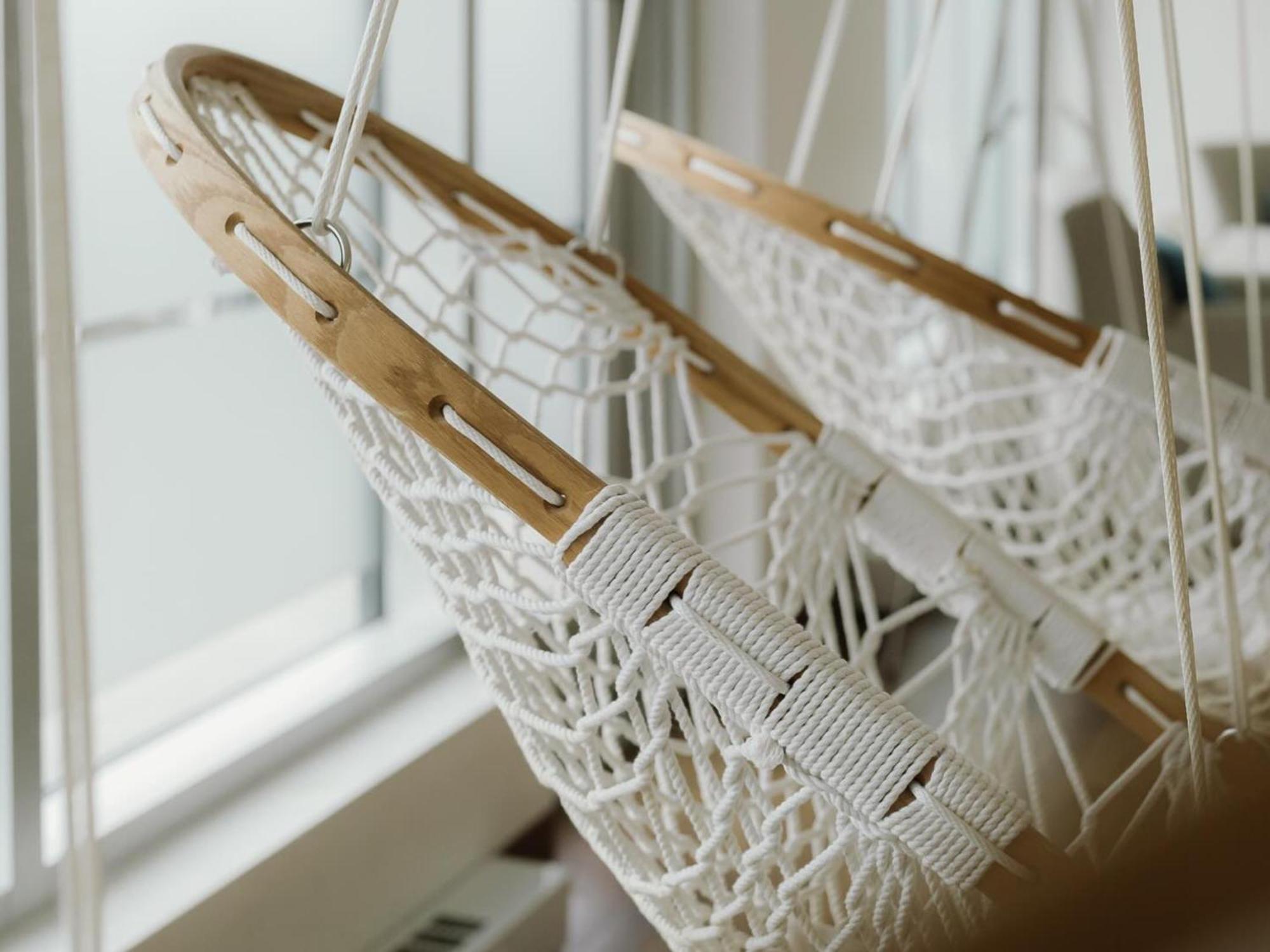 Otl Gouverneur Sherbrooke Ngoại thất bức ảnh A hammock chair