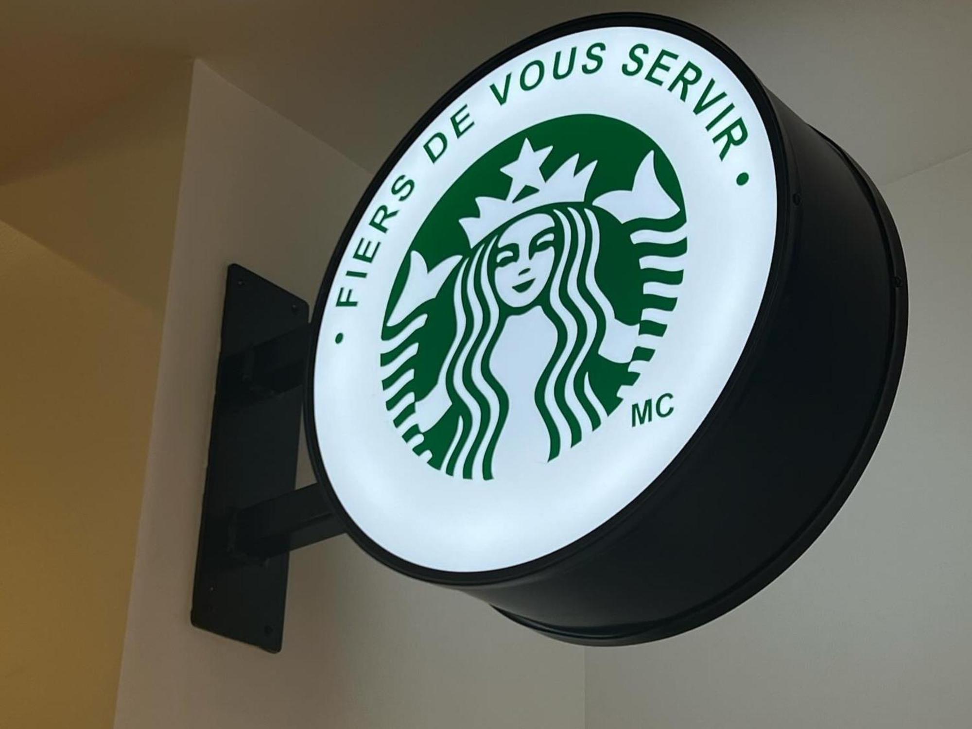 Otl Gouverneur Sherbrooke Ngoại thất bức ảnh Starbucks in Paris