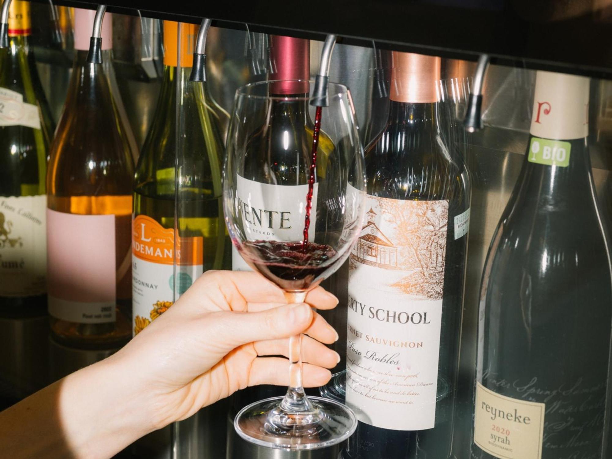 Otl Gouverneur Sherbrooke Ngoại thất bức ảnh Wine tasting