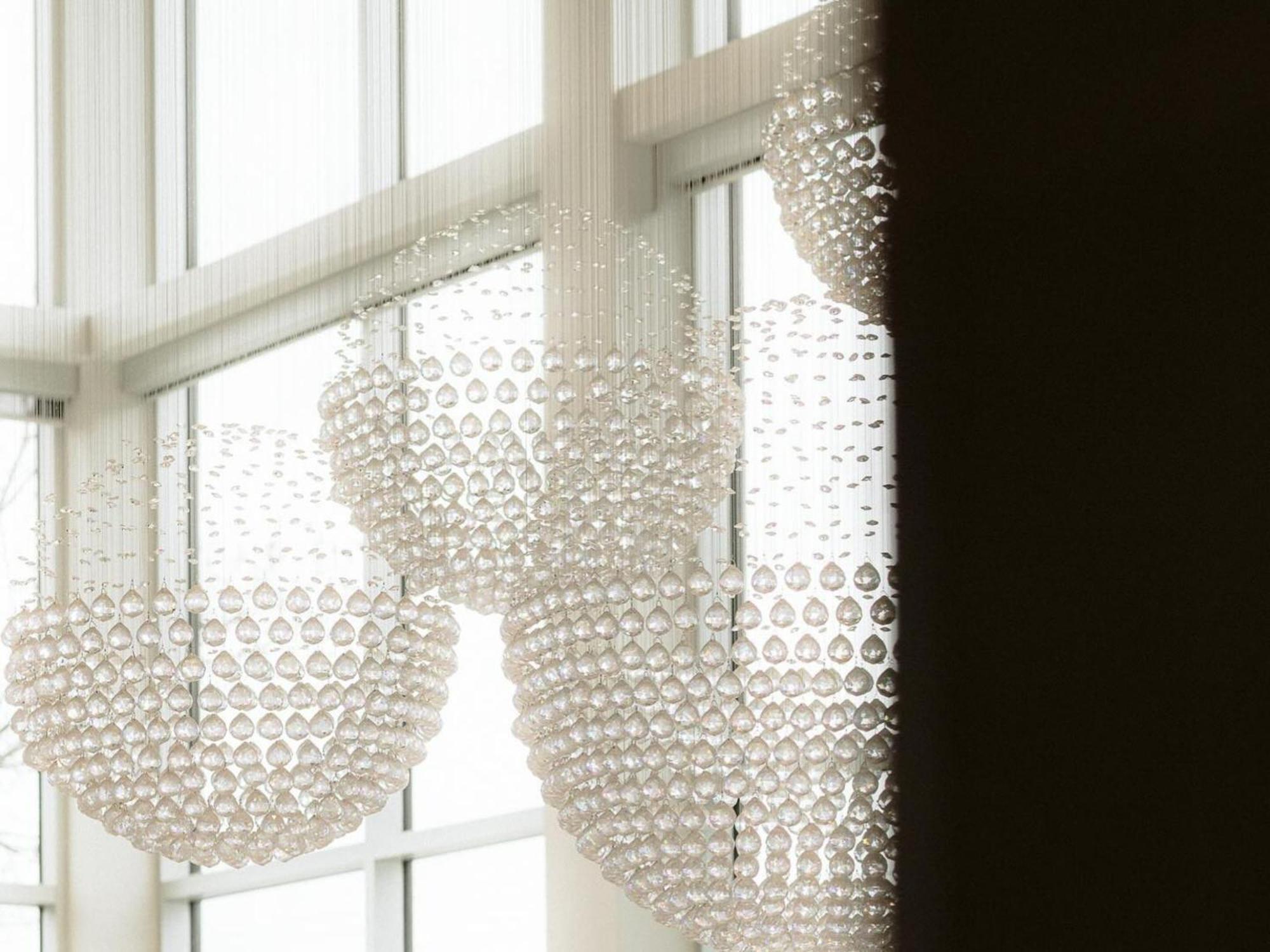 Otl Gouverneur Sherbrooke Ngoại thất bức ảnh The 2000 light globes in the foyer of the National Gallery of Victoria