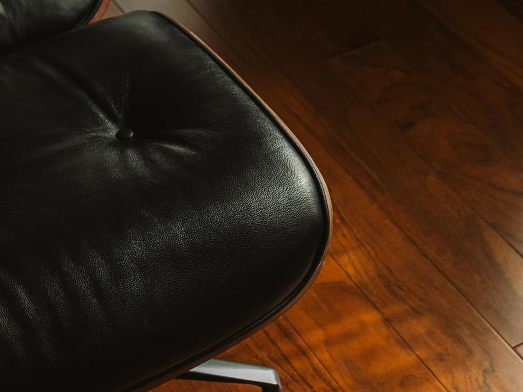 Otl Gouverneur Sherbrooke Ngoại thất bức ảnh Detail of the chair
