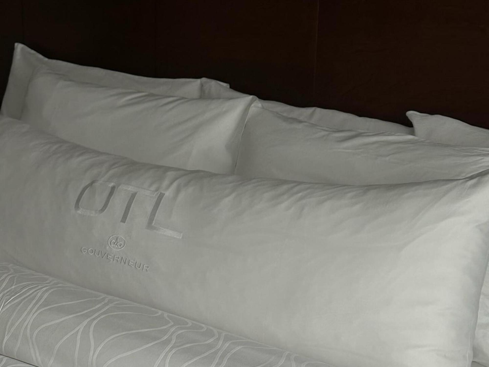 Otl Gouverneur Sherbrooke Ngoại thất bức ảnh A pillowcase
