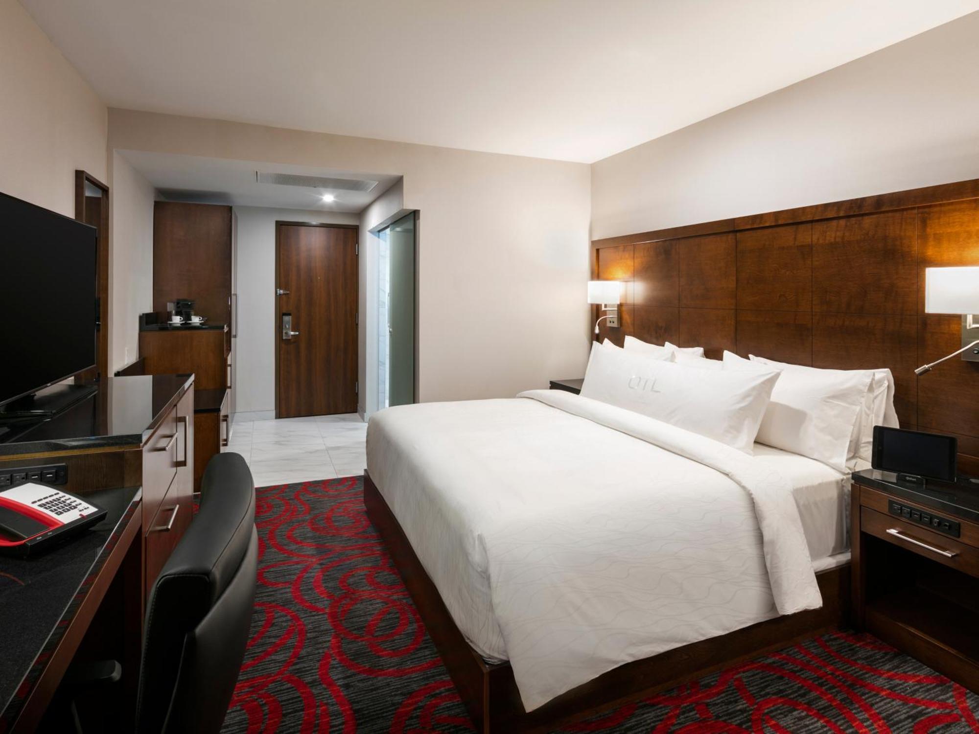 Otl Gouverneur Sherbrooke Ngoại thất bức ảnh A guest room at the hotel