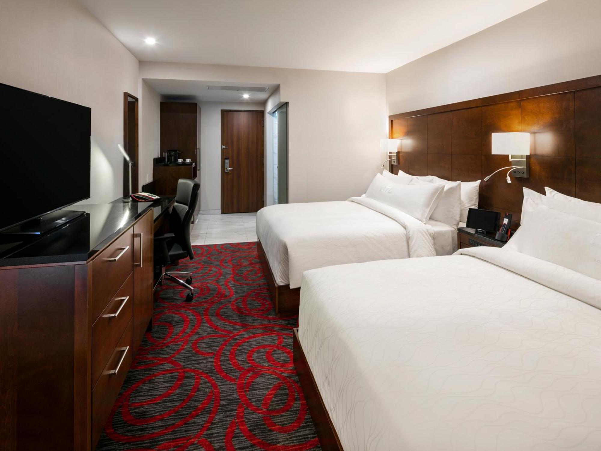 Otl Gouverneur Sherbrooke Ngoại thất bức ảnh A guest room at the Hilton Garden Inn in San Francisco